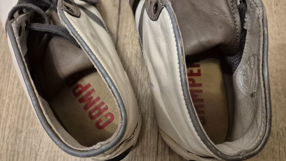 Camper buty skórzane 40
Czarne z drobinkami brokatu
Duża łyż