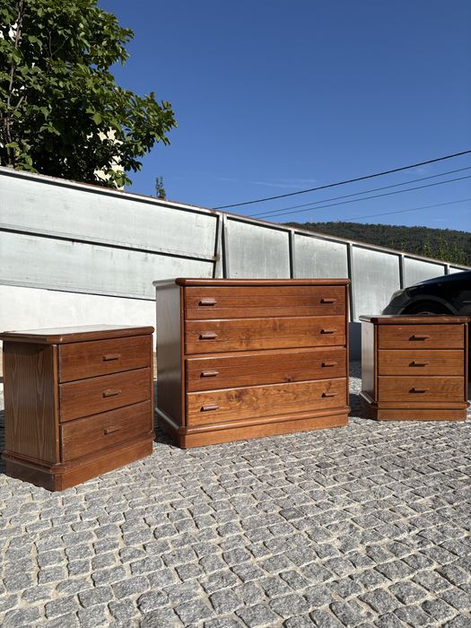 Conjunto cómoda e mesas de cabeceira