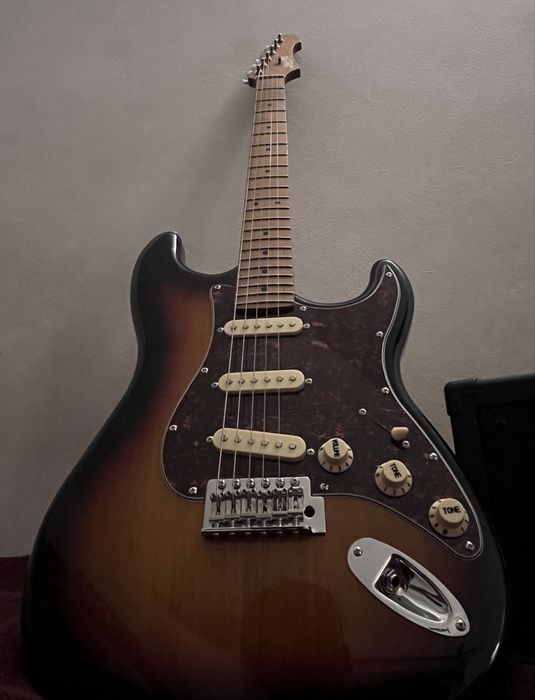 Idealny zestaw gitarowy | Jet sb300 SSS + wzmacniacz joyo dc15