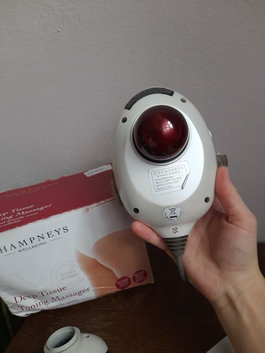 masażer do głębokiego masażu tkanek marki Champneys Wellbeing.