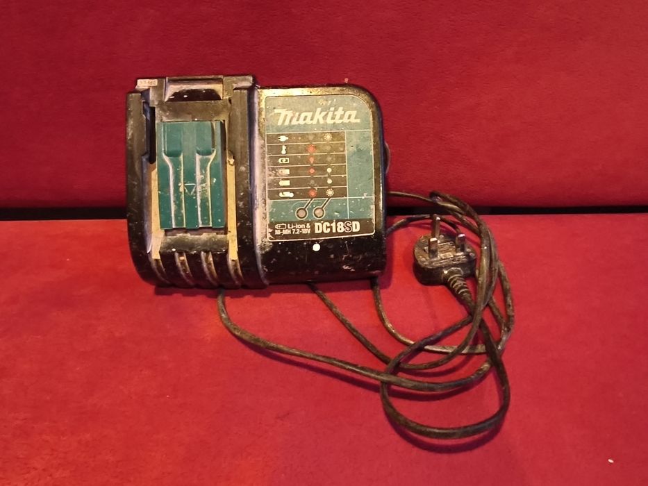 Ładowarka Makita DC18sd