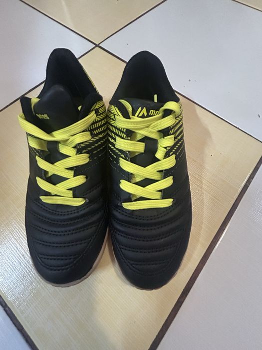 Buty piłkarskie i trampki