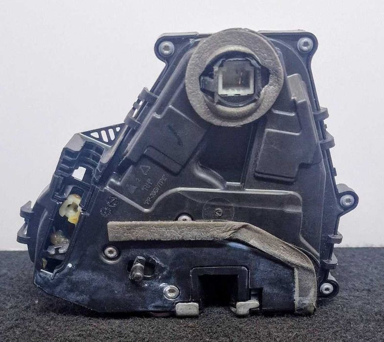 Fechadura / Fecho Porta Trás Direito 825021122R - RENAULT CAPTUR II