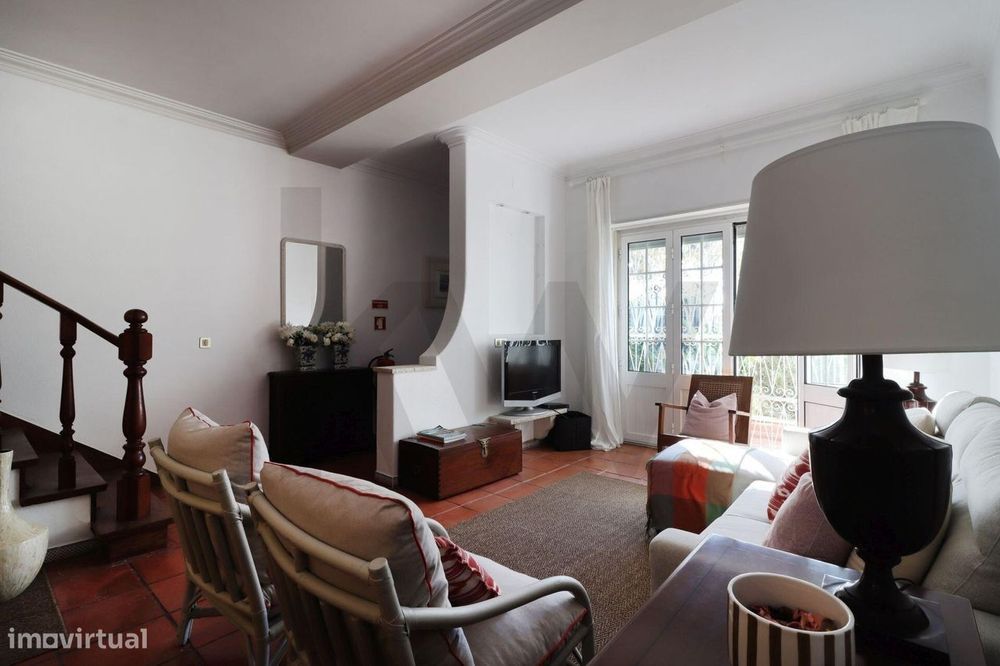 Arrendamento de Moradia mobilada próximo da Praia e Estação de Comboio