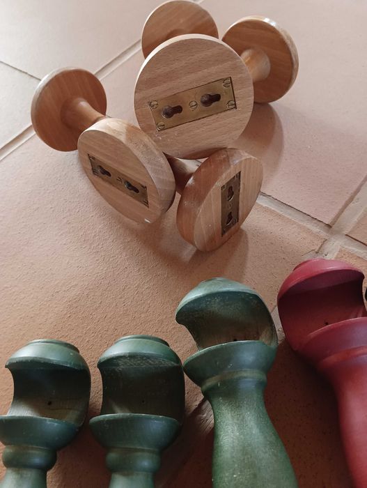 Suportes de varão e embraces madeira