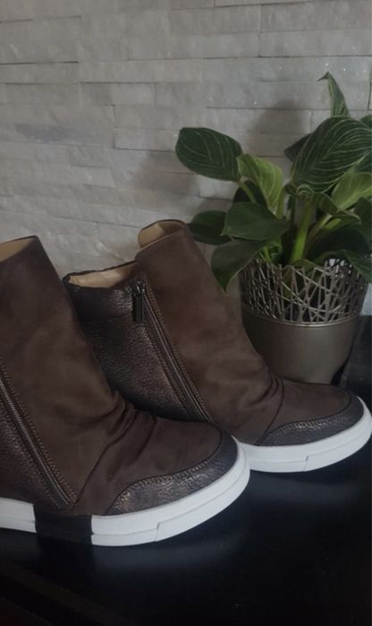 Buty damskie na koturnie