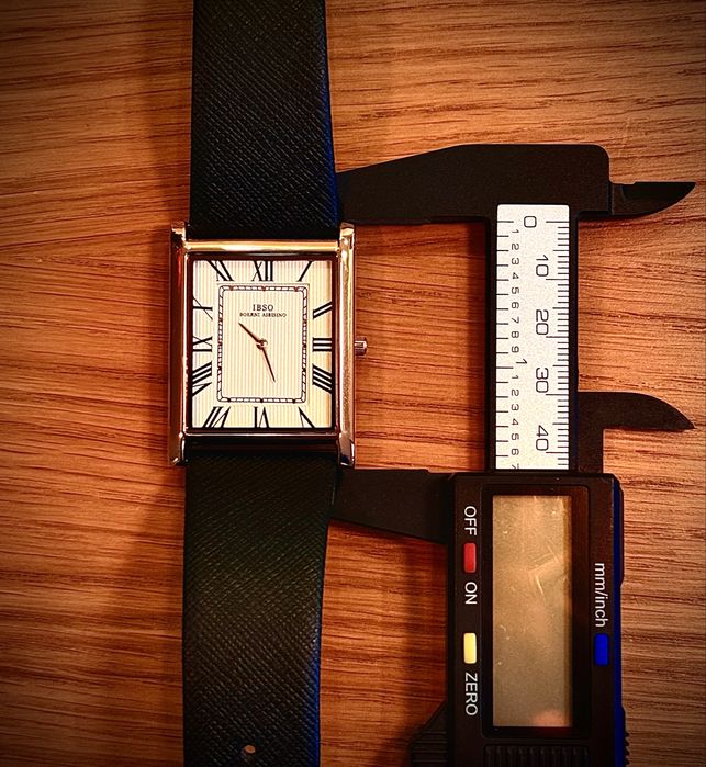 Elegancki Zegarek 32 mm Kwarc w Stylu Cartier Tank (IBSO)
