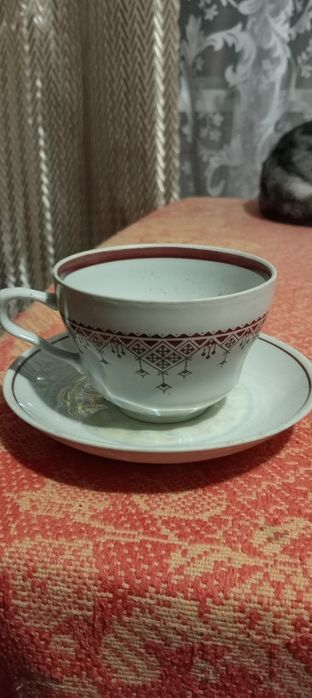 Чашка  нова чашка з блюдцем