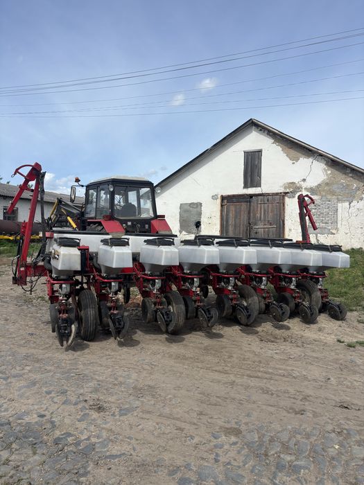 Сівалка кукурудзяна challenger 8138     Massey Ferguson 555