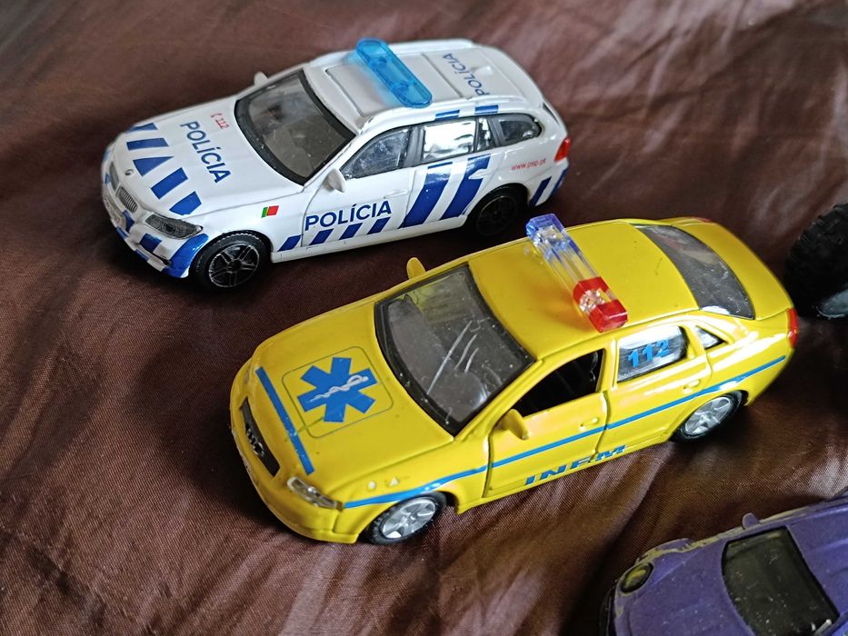 Carrinhos Polícia e INEM