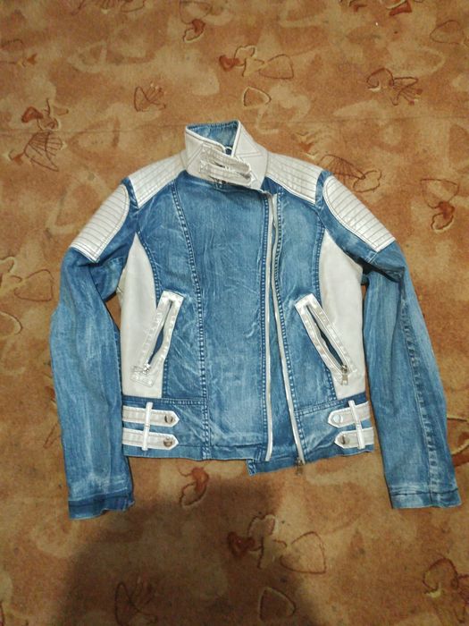 Продам джинсовую куртку косуха