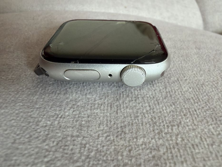 Apple Watch SE 44mm A2352