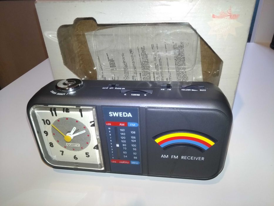 Relógio/Despertador com rádio Sweda