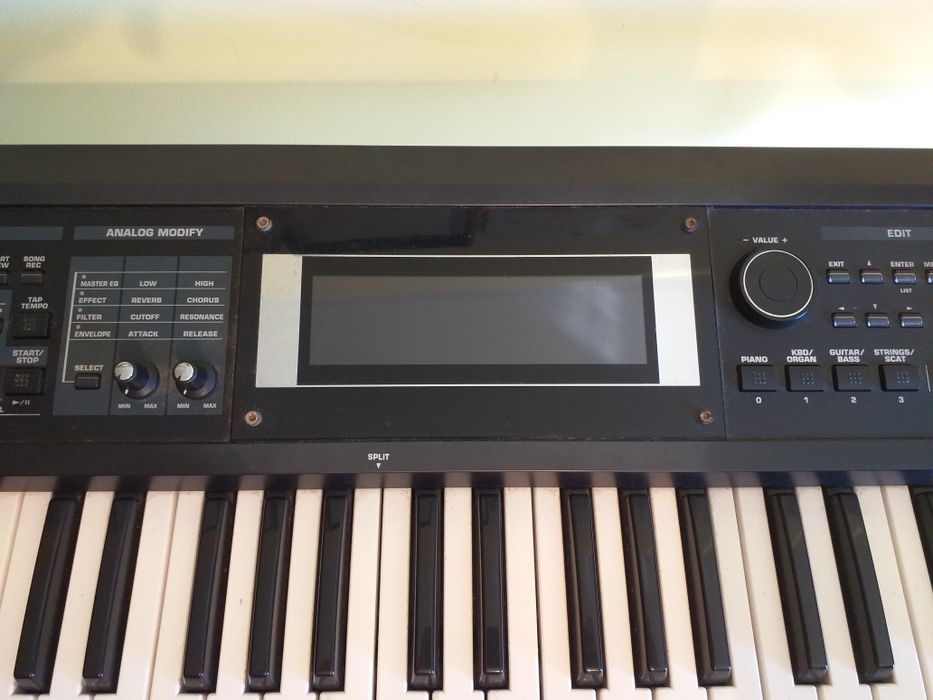 Órgão Roland práticamente novo