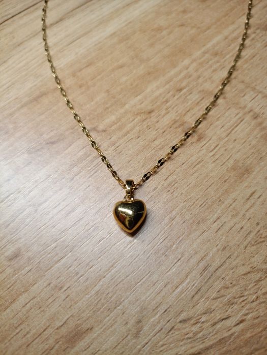 Złoty łańcuszek z serduszkiem – delikatna biżuteria , prezent dla niej