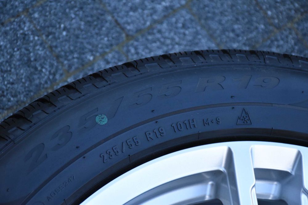 Koła zimowe Audi Q5 80A 8R0 8MA 19" Pirelli AO 7mm Dezent GERMANY