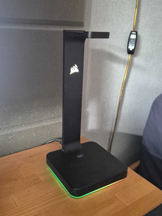 Uchwyt na słuchawki Corsair ST110 RGB Premium
