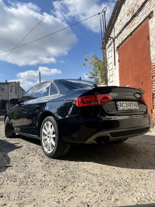 Ауді а4 б8 2.0 хороший стан