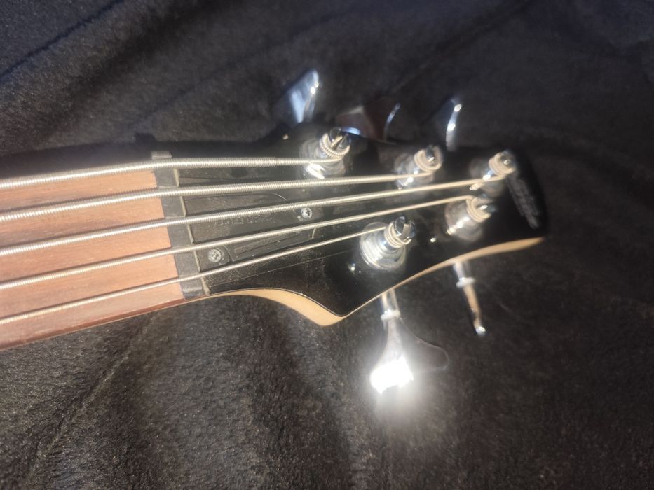 Baixo elétrico Ibanez GSR205