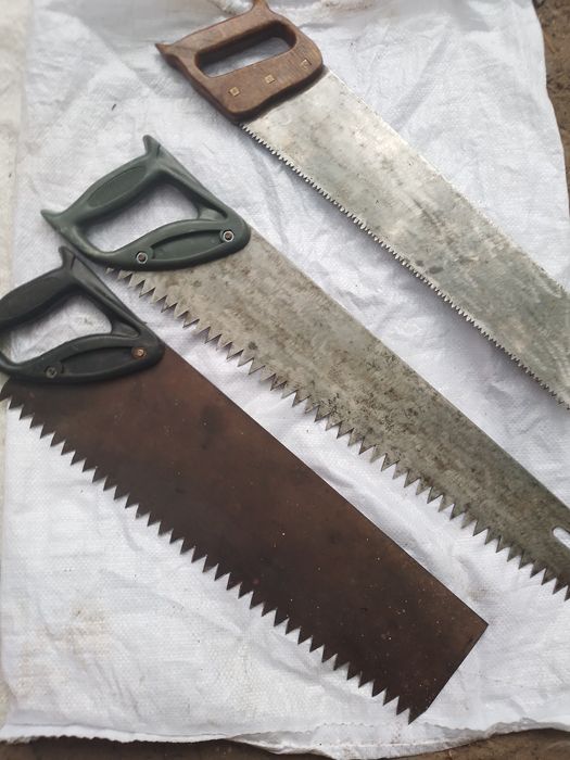 Топор зик , упс ,пилка , лопатка  саперная , вила , ключ трубный