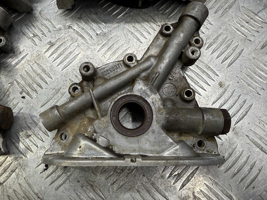 Масляный насос Astra F  Kadett E Vectra A Lanos  Nexia  90298371
