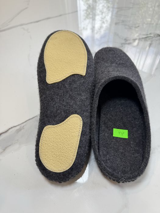 Тапки домашні з натурального войлока.