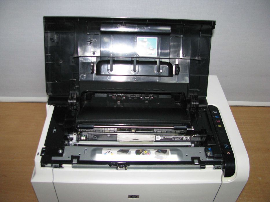 Принтер лазерний HP Laserjet CP1025