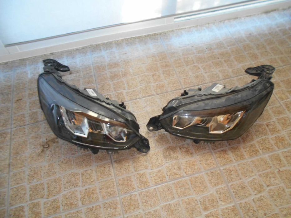 Faróis Led frente esquerdo e direito Peugeot 208 / 2008 de 2023