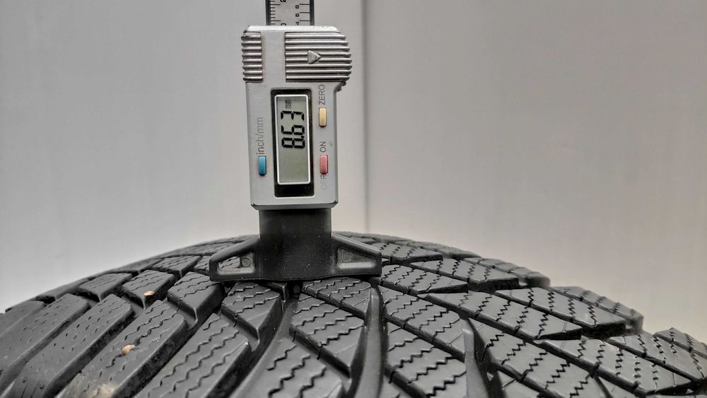 шини 215/65R17. Bridgestone . 8,5мм. 2023р. зима