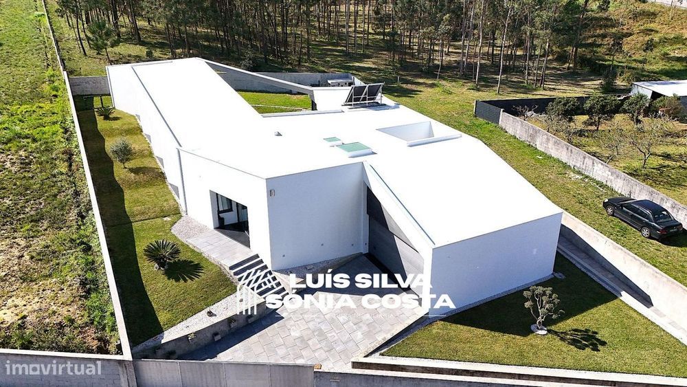 Moradia Independente T5 de Arquitetura Única c/ Jardim Integrado...