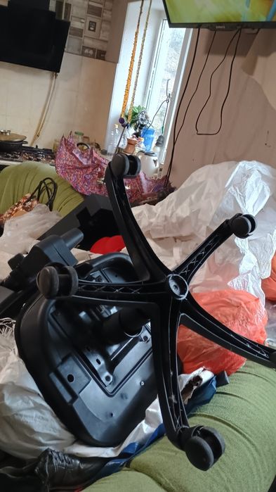 Продаются офисно игровой  кресло
