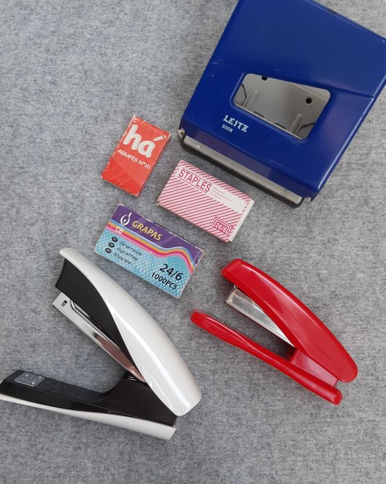 Agrafadores + furador