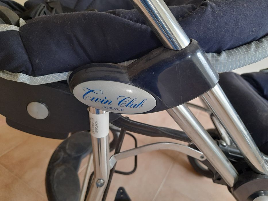 Carrinho de passeio gémeos bebécar
