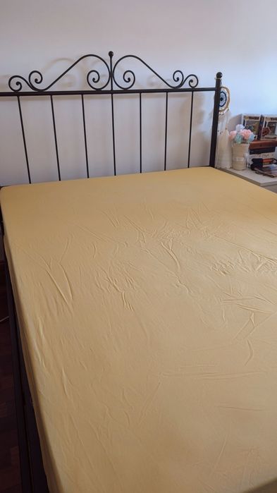 Cama de casal em ferro 190cm x 140cm