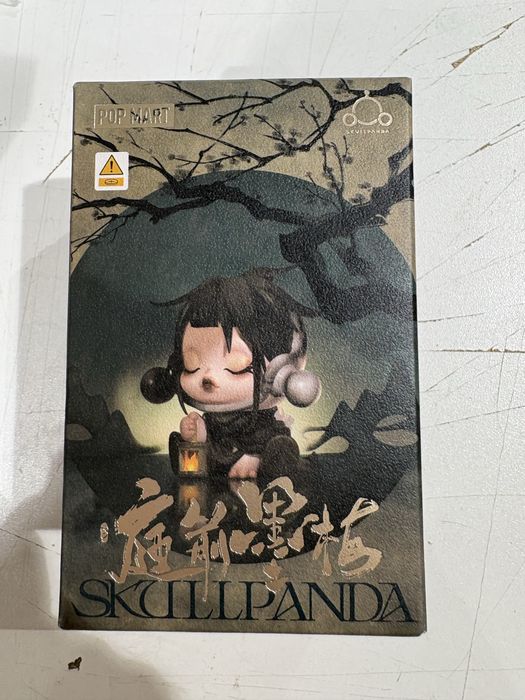 Pop Mart the Ink Plum Blossom (secret figure)