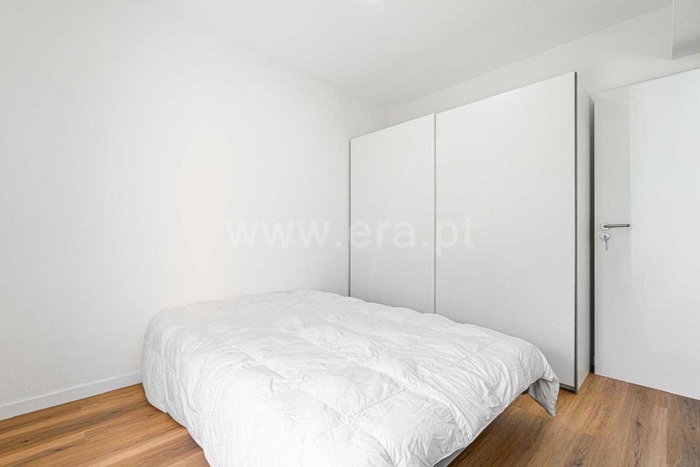 Ótimo apto T2 + 1  totalmente remodelado - Carnide