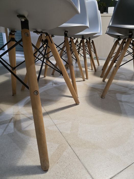 8 Cadeiras  Nórdicas