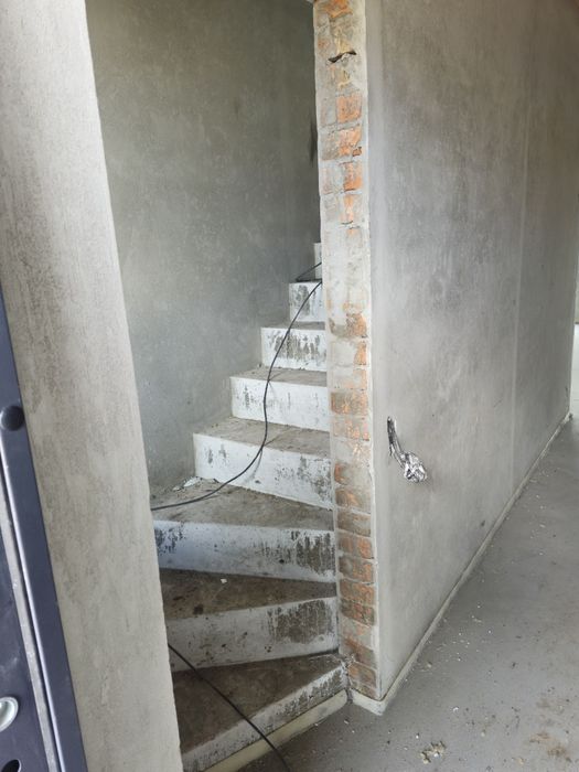 Будинок, дуплекс під чистовий ремонт із всіма комунікаціями