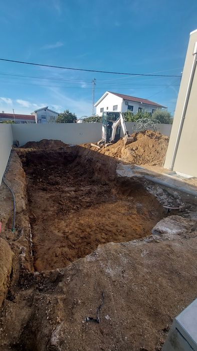 Serviço Mini-Giratória e Carrinha Basculante