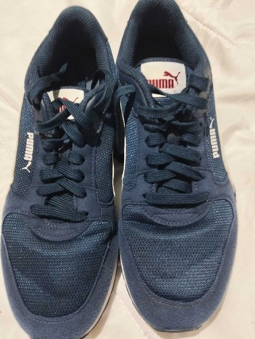 Tênis da PUMA azul escuro n- 40 em bom estado e Silas boas.