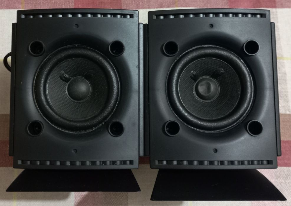 Динамики сателиты Creative 6W RMS.