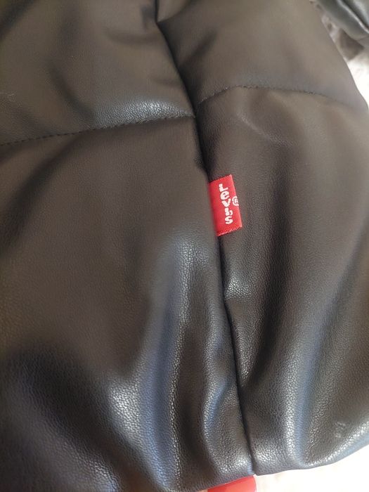 Жіноча зимова куртка Levis