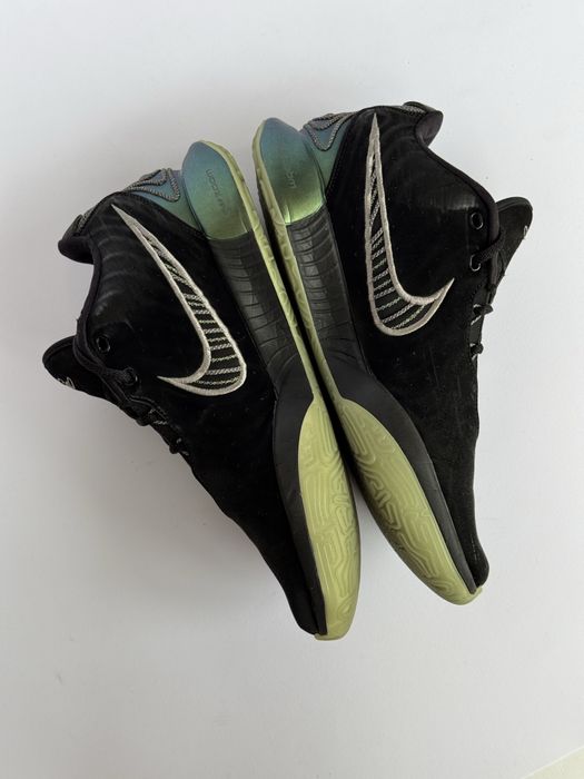 Баскетбольні кросівки Nike Lebron 21 FB2238-001