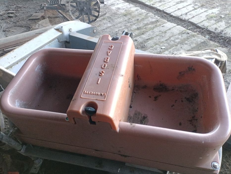 Poidło pastwiskowe podgrzewane.