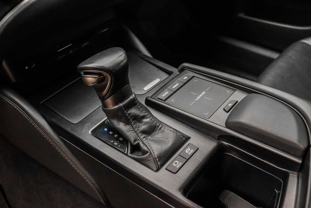 Lexus ES Hybrid. Прокат авто на долгий и короткий срок