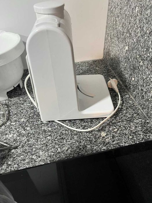 Robô cozinha BOSCH MUM4 Branco, Taça, 3 Varetas + Liquidificadora