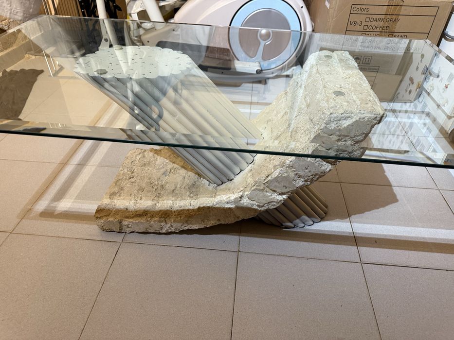 Mesa de vidro e pe de fibra