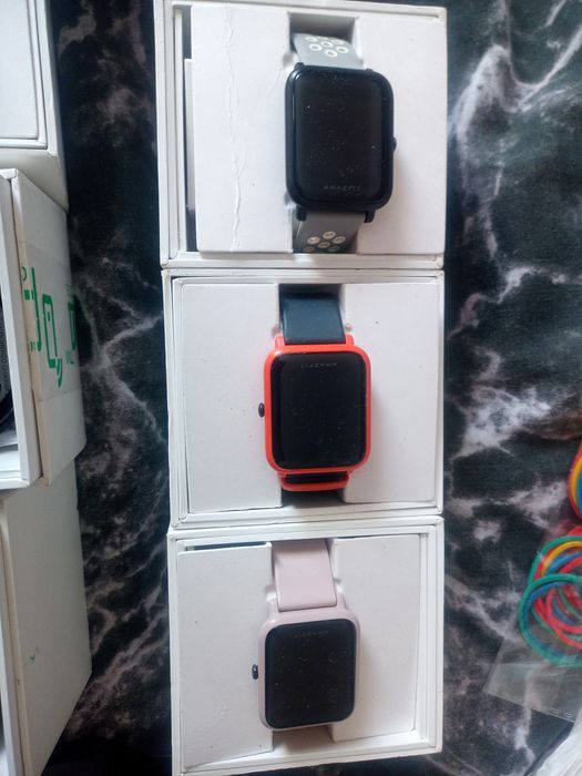 Лот 1 часов Amazfit.