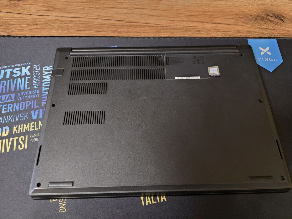 Продам ноутбук Lenovo ThinkPad E14 I5-10210U 8 GB  SSD 256 GB  7500грн