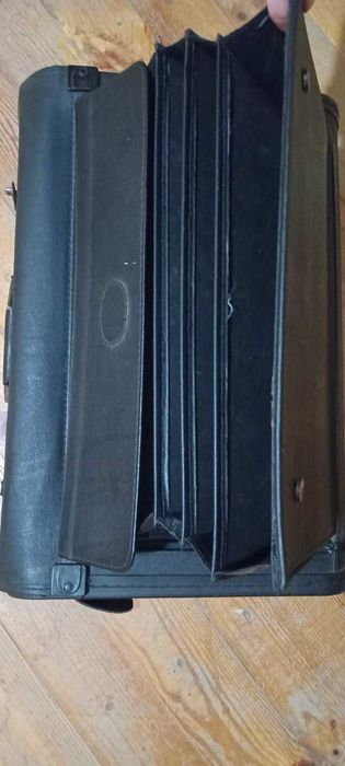 Чемодан для документов или денег